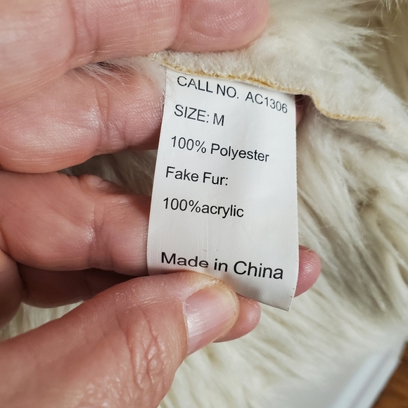 Pistachio Women's Cream Faux Fur Vest. MED - Picture 6 of 10